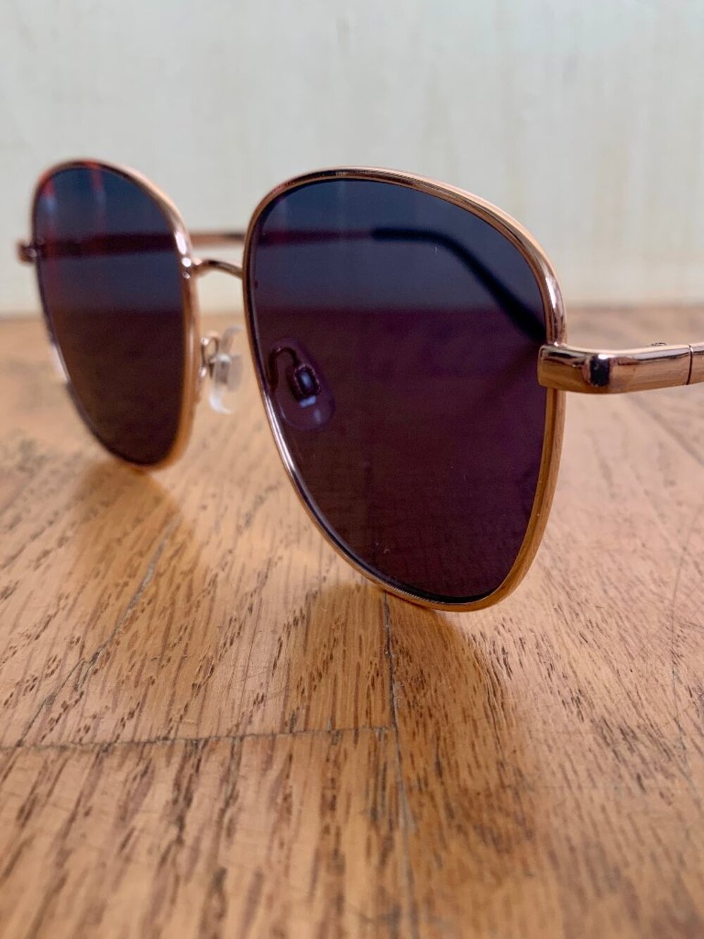 Like New Aviator Sunglasses, Gold Hardware